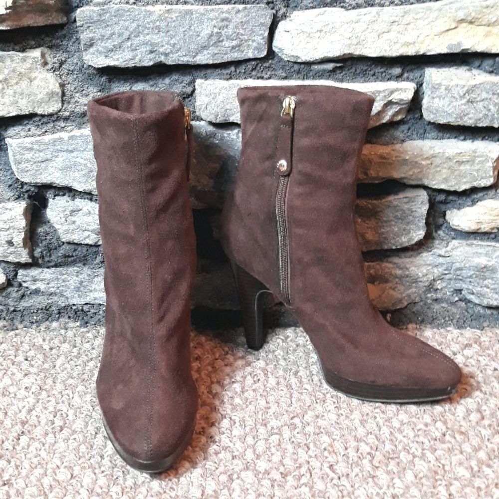 Isaac Mizrahi womens brown heeled boots sz 6